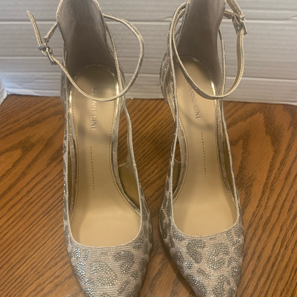 Gianni Bini Gold Textured Heels with Ankle Strap Woman’s Size 11